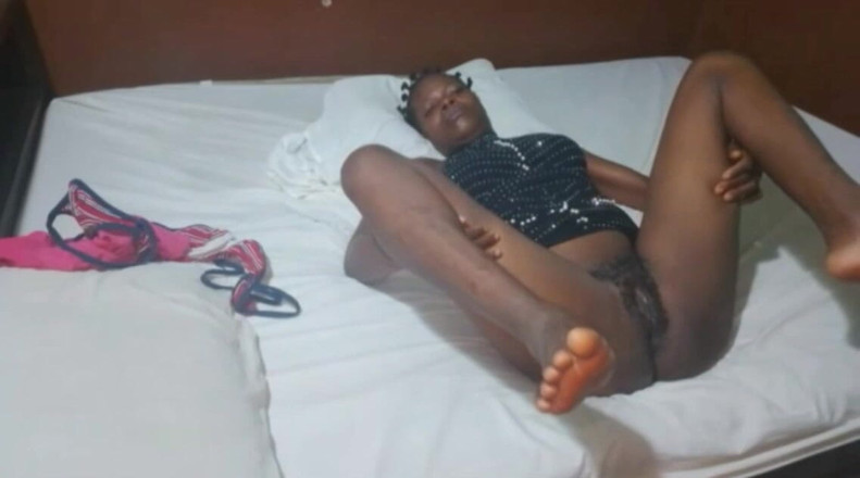 Pornsexlive: Zdradzająca zamężna kobieta