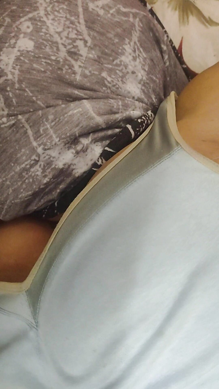 Anitha: Makcik desi India menghisap zakar terbaik