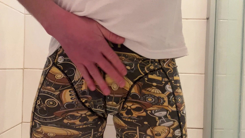 Rica Rezz: Худий хлопець з великим кухарем писає і дрочить, поки він не кінчить