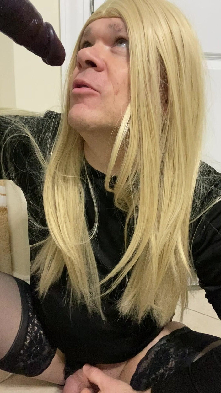 MadisonCD2025: 좋은 창녀처럼 아빠에게 이야기하는 동안 흑인 대물 자지를 빠는 크로스드레서