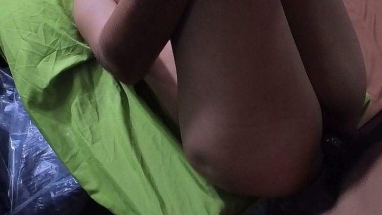 Hena-mi: My friend shared her bed with me. her pussy is...