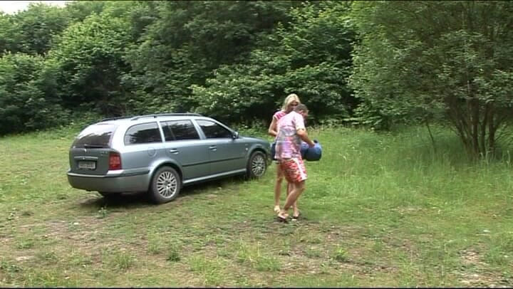 Dark Holes: Sans inhibitions