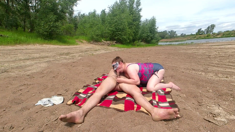 Angel_kisa: I was lying on the beach, a stranger came up...