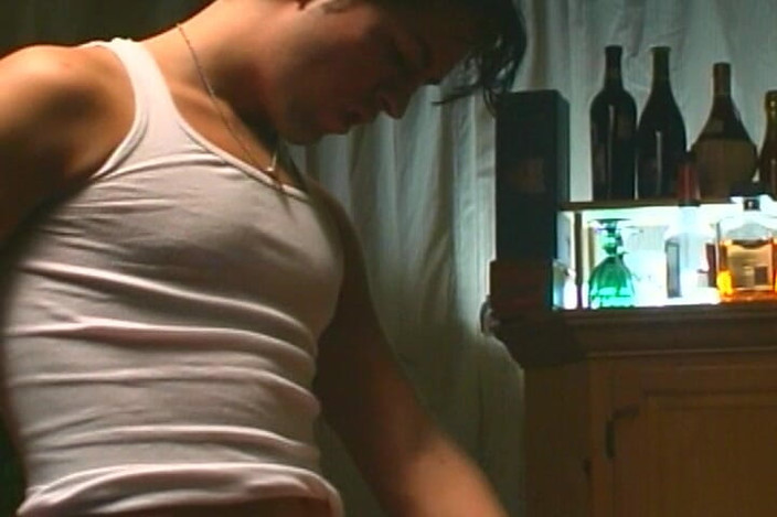 THAGSON RETRO: 金发女郎吞下鸡巴，然后被狂野地舔阴