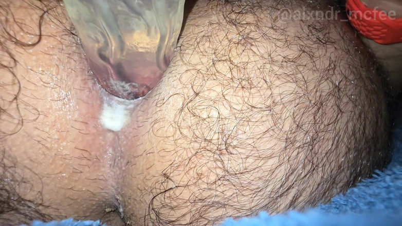 Alxndr McFee: 투명 딜도를 사용한 핫 세션