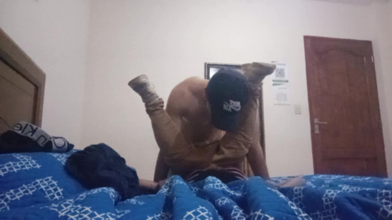 Moo DBOXXX: 매일 시어머누와 함께 섹스할 수 있도록 도망가고, 남편은 아무것도 모른다