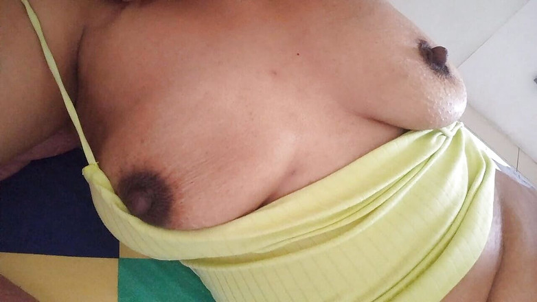 PATY PATY: Üniversiteli kız ayağa kaldırıyor ve amıyla mastürbasyon yapıyor zaten ıslak ve çoklu...