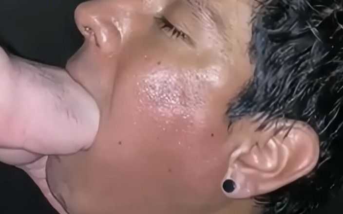 Danmel X: Kıpırdama, boğazın benim üzerimde kilitli!