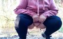 SoloRussianMom: Curvy MILF in leggings pissing in the park