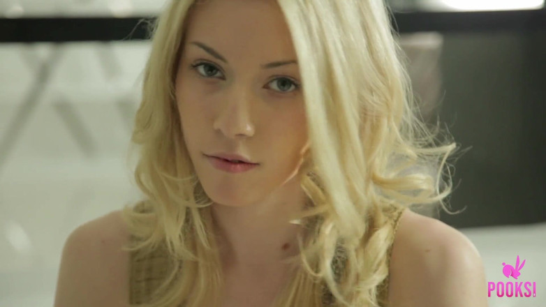 Pooksi: Gorgeous blonde Liz loves fingering her young fuckable twat!