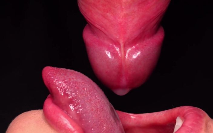 Niki studio: Prezervatifle sakso çekiyor, sonra kırıyor ve tüm spermi ağzına alıyor