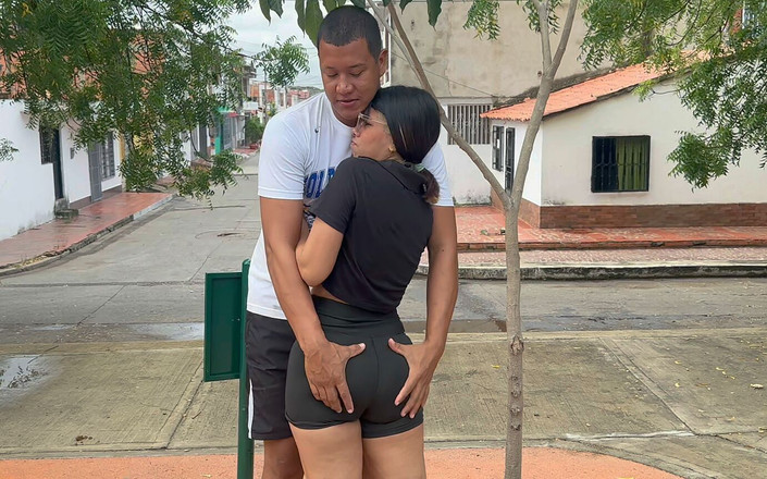 Saraymike: Gioco con una ragazza latina sconosciuta sull'aereo e finisco per...