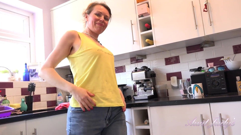 Aunt Judy's: AuntJudys - MILF 46 tahun semula jadi yang berbulu lebat Alexia (Joi)