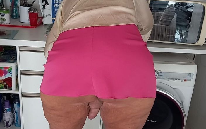 Sexy ass CDzinhafx: मिनी स्कर्ट में मेरी सेक्सी गांड
