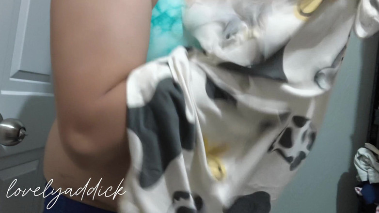 Lovelyaddik: Dopo un bagno ho cercato cosa indosso che cosa sia...