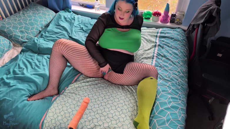 Alice_Mayflower_Scottish: Fußspiel &amp; doggy mit der fickmaschine - solo-mädchen