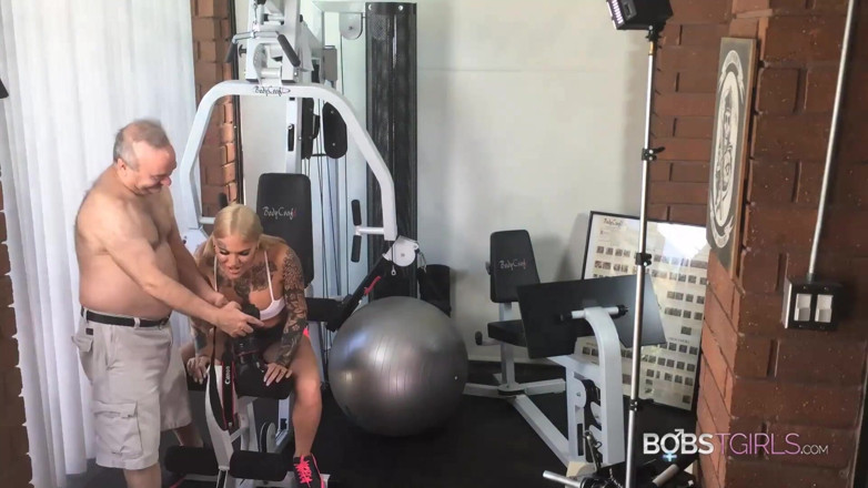 Bobs Tgirls: Behind the scenes with Nadia Love