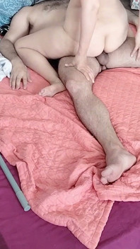 침실에서 미친 섹스하는 아마추어 커플