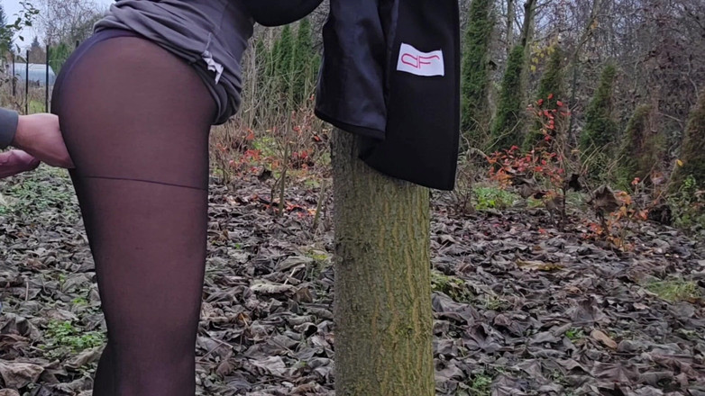 Christi: सार्वजनिक रूप से - छात्र चुदाई