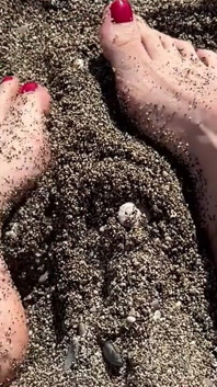 Für Liebhaber von Beinen spiele ich im Sand
