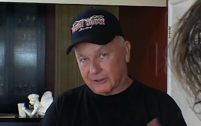 VintageXMovies: Hardcore sexo a três com 2 Estranhos em Meu Sofá