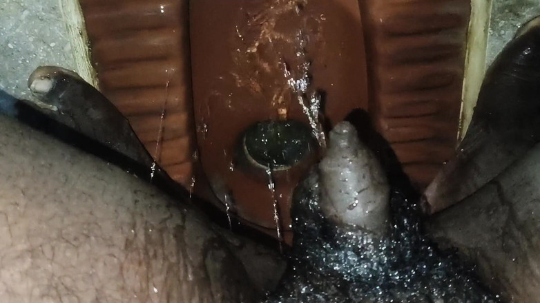 CarvingShovel: Tamil oğlan sünnetsiz yarak sidik ve elle muamele