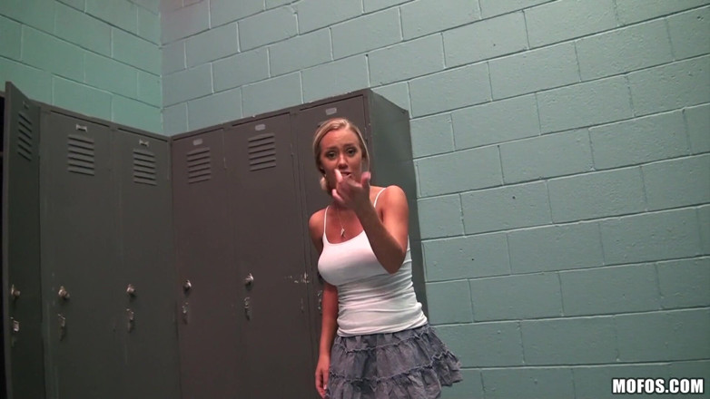 Pervs on Patrol: Pervs on Patrol - Blonde Nicole Aniston Drops Chris Pants in...