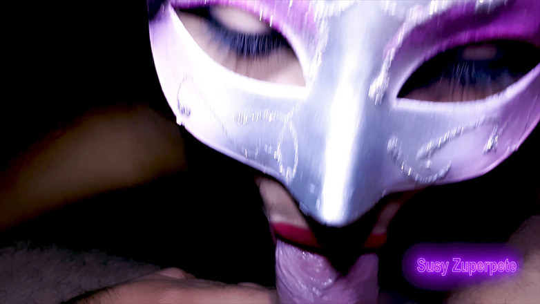 Susyzuperpete: Чуттєвий мінет від латини дуже сексуальний, смокче член і отримує сперму в рот.