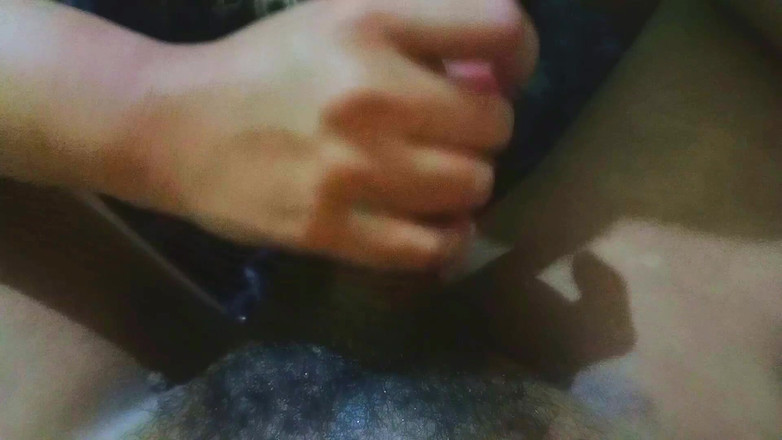 Angelina pop: Meine frau massiert den schwanz ihres kollegen während einer pause