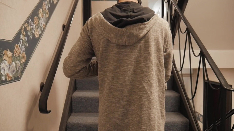 TattedBootyAb: Riskabelt knull utanför trappor onanerar