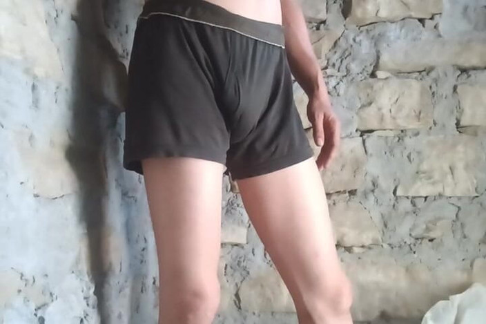 Gangbang straight: Poszedłem do łazienki Riya i masturbowałem się