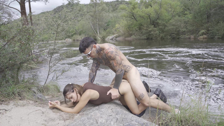 Sweet American: Outdoor-zusammenstellung. Reiches ficken in öffentlicher sicht