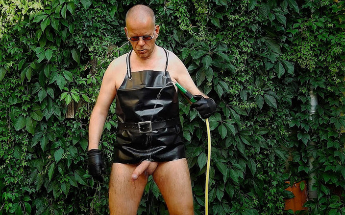 GERMANE_XL: 발정난 고무 정원사 26 (젖은 놀이와 오줌)