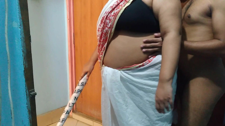 Aria Mia: Saya mengongkek ibu tiri MILF panas kawan baik saya semasa...