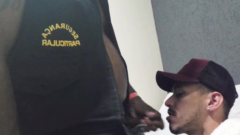 TheBlacKHunterr: Охранник и его утка прячутся