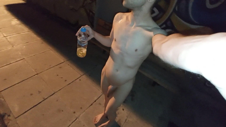 Dan Eagle: Mandi kencing, pukulan dan air mani