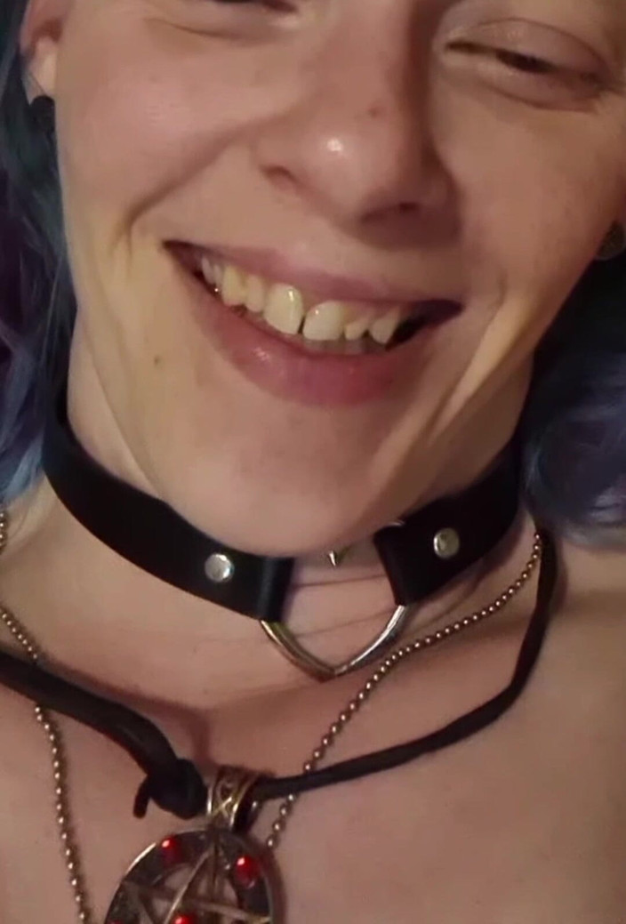 KittieNoOne: Kittienoone a essayé de se filmer en train de se...