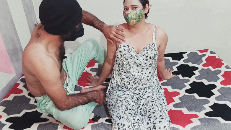 Gullnazkhan: Indian desi bhabhi è stato regalato un grosso cazzo indiano zia...