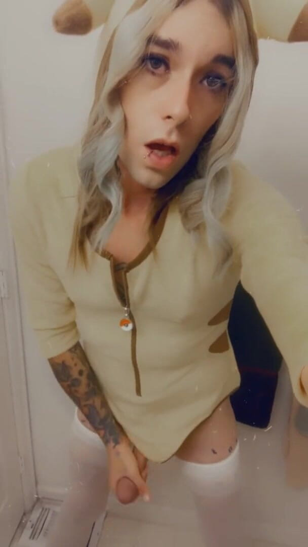 CarmenMelatonin: Caliente pikagirl ama el sexo