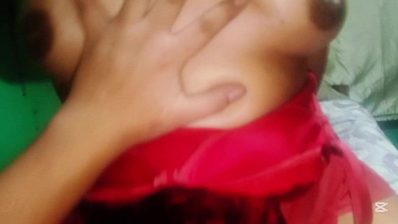 BigassMILF40: Brunetă căsătorită călărind penisul vecinului