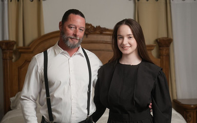 Only Tarts: Stieftochter mit großen natürlichen titten lernt gute manieren vom stiefvater