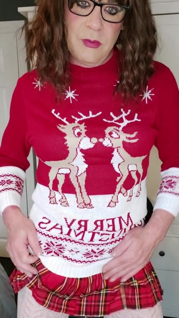 Juniperberi29: Christmas crossdressing fun