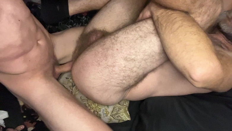 MaxHotty: 꽉 끼는 털복숭이 아빠