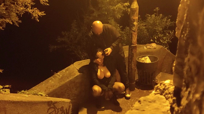 Toilet Mommy: Pipe allemande amateur dans la nature