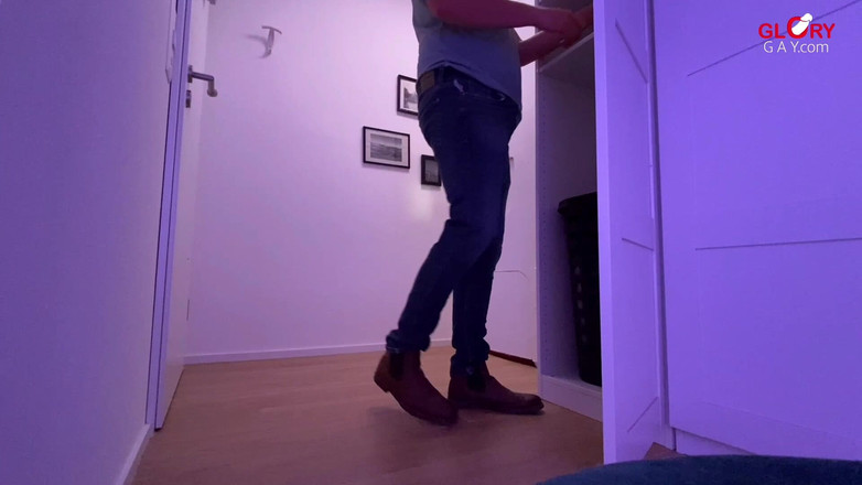 GLORYHOLEGAYS: Gloryhole-greed: Silné výprasky explodují třikrát v mých ústech – ale poslední kapka...