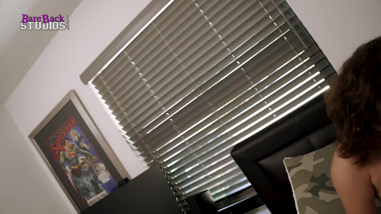 Bare Back Studios: Ліна любить вільно користуватися падчеркою