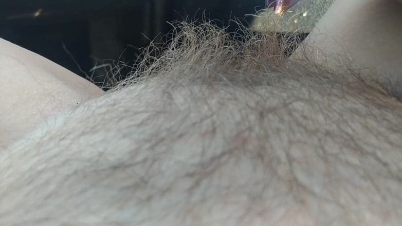 LizAngel: Has grown curls on her pubis