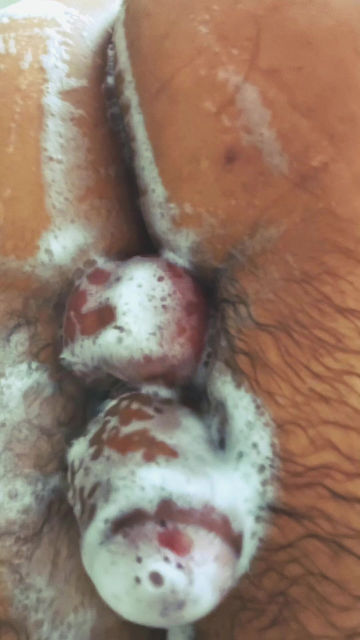 Camilo Brown: Duşta süper azgın oldum ve seninle paylaşmak istedim. Bir dahaki...