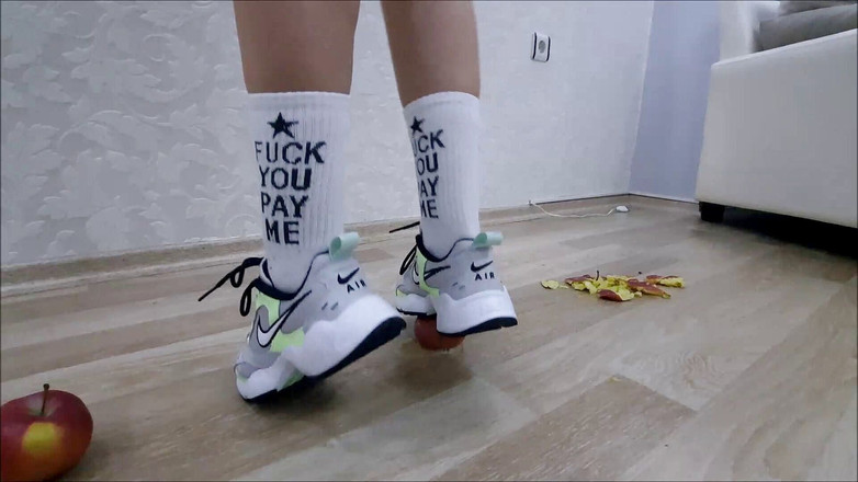 Goddess Lina: Gudinna Lina äpple förälskelse