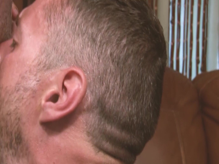 SEXUAL SIN GAY: Durstig nach sperma, geiler schwuler mann genießt die zwei schwänze...